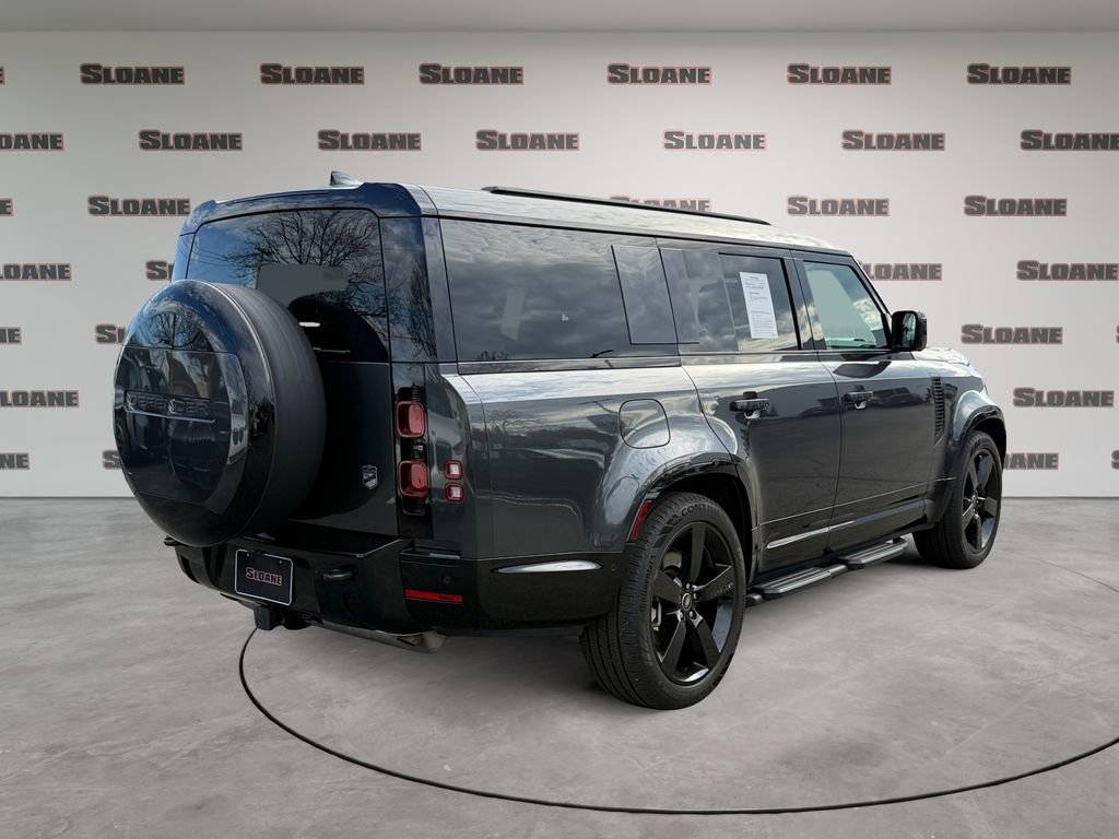 Used 2025 Land Rover Defender 130 X-Dynamic SE image 5