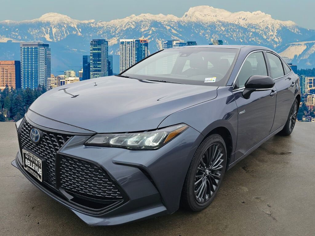 Used 2019 Toyota Avalon XSE image 3