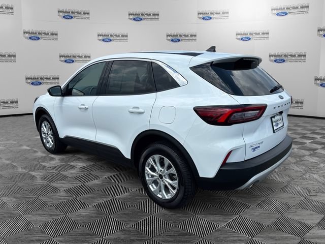 Used 2023 Ford Escape Active AWD/4WD image 3