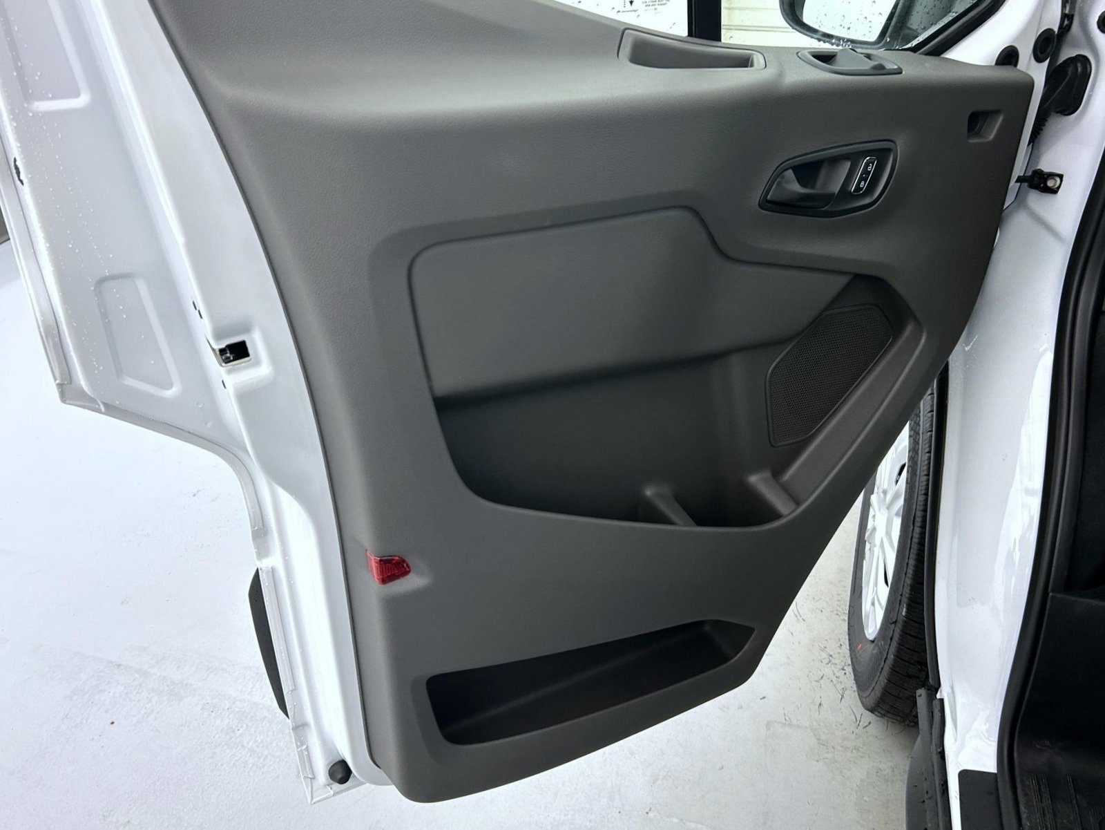 New 2027 Ford Transit 250 148 Medium Roof w/ Load Area Protection Package RWD image 9