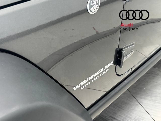 Used 2017 Jeep Wrangler Unlimited Rubicon w/ Connectivity Group AWD/4WD image 8