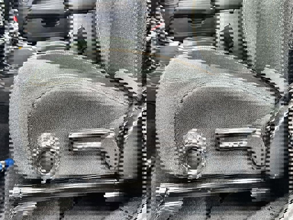 Used 2025 Jeep Wrangler Sahara image 13