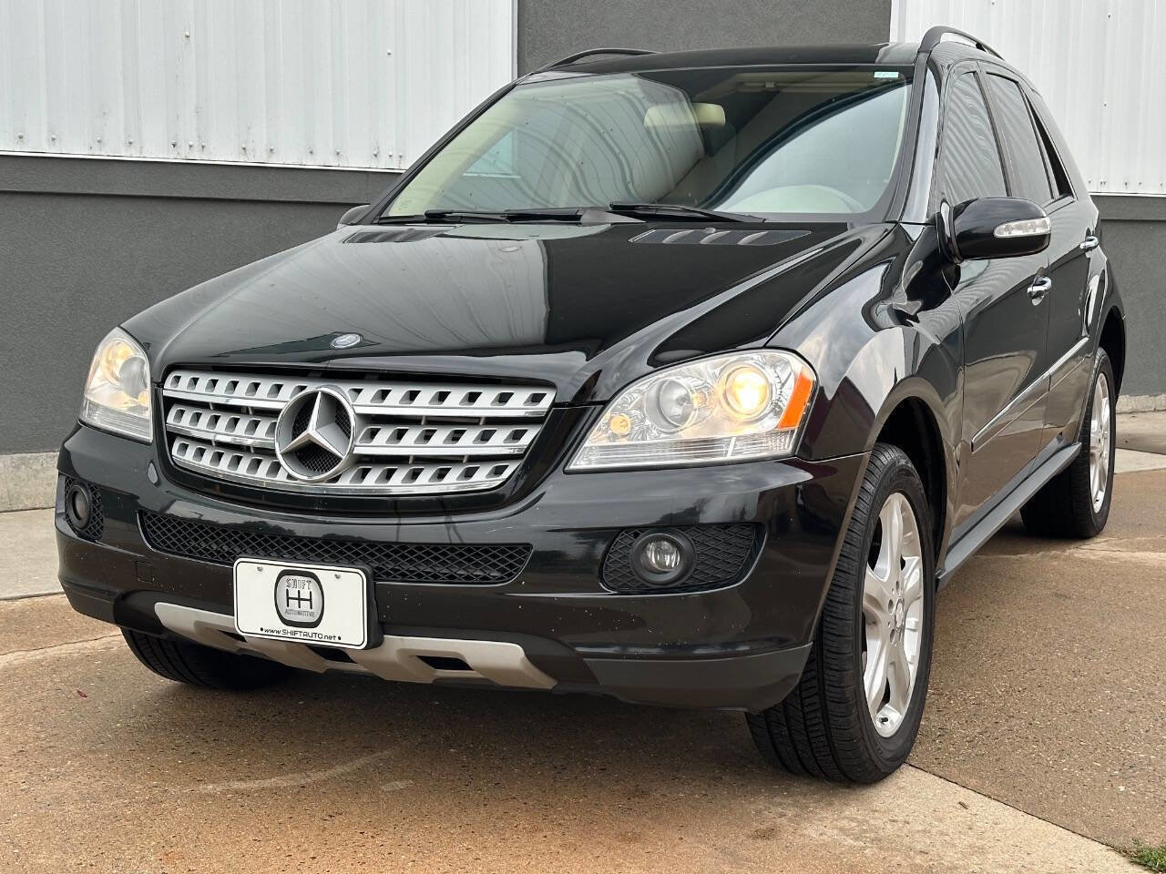 Used 2008 Mercedes-Benz ML 320 4MATIC w/ P1 Pkg image 2