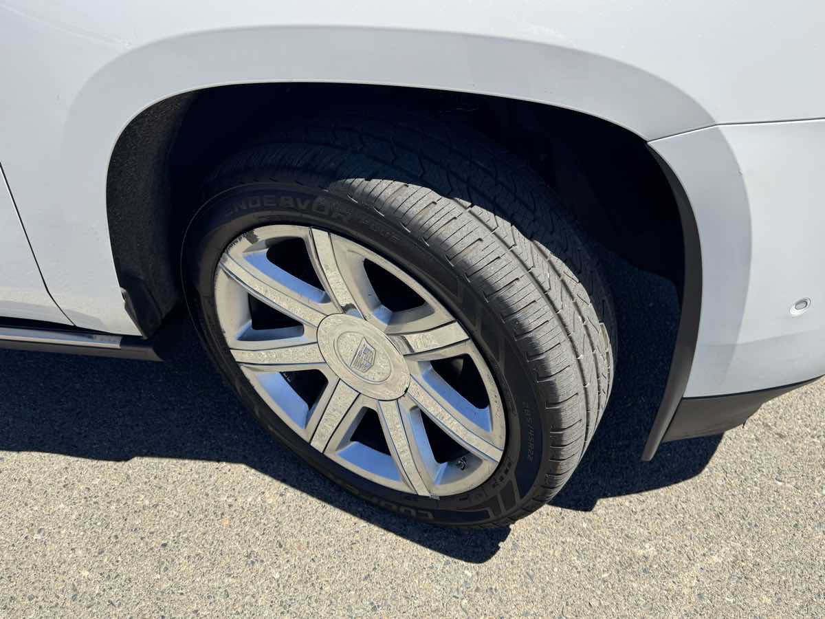 Used 2018 Cadillac Escalade ESV Premium Luxury AWD/4WD image 47