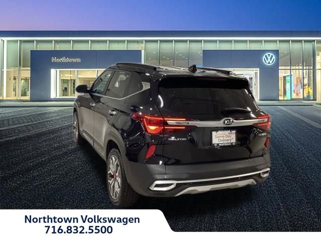 Used 2021 Kia Seltos SX w/ SX Sunroof Package AWD/4WD image 3