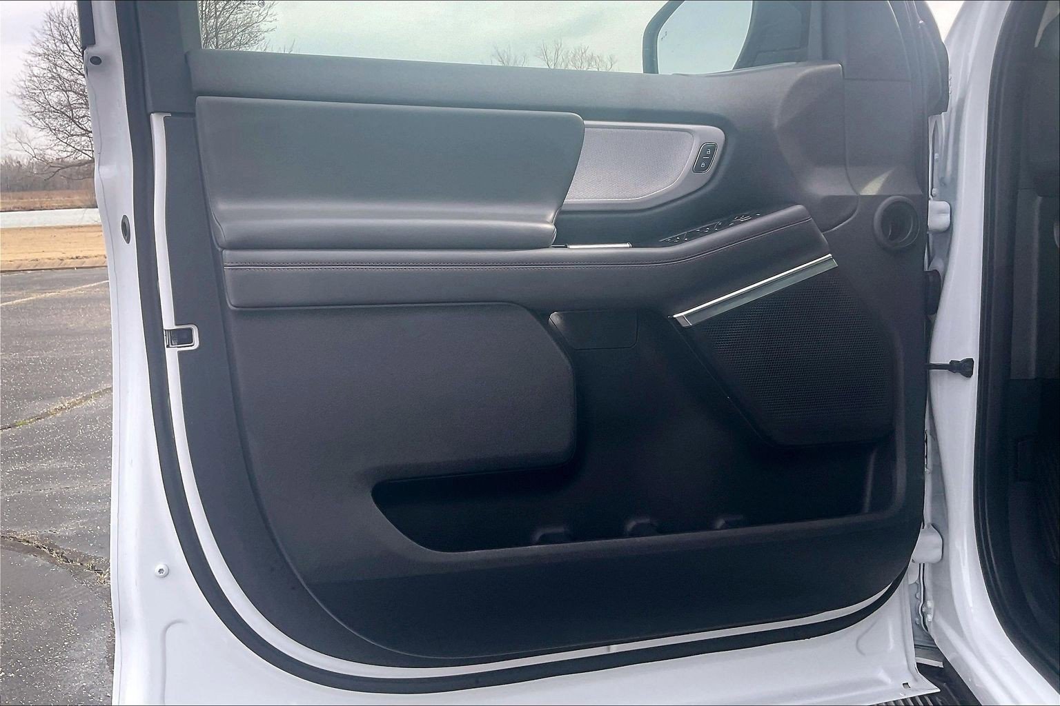 Used 2025 Ford Expedition Active image 19