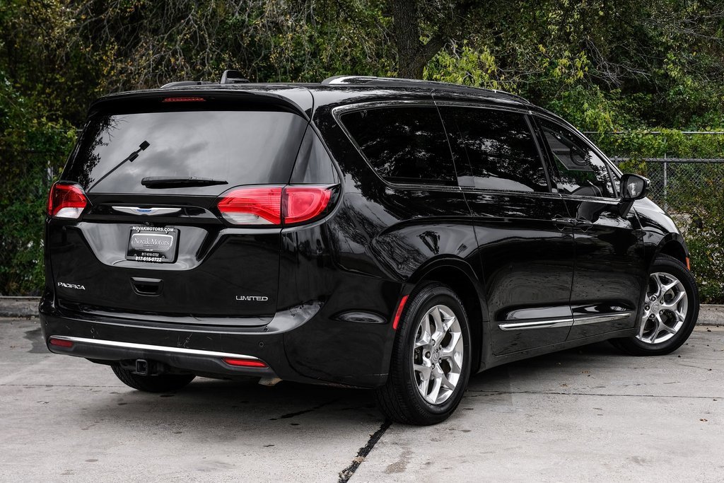 Used 2018 Chrysler Pacifica Limited image 16