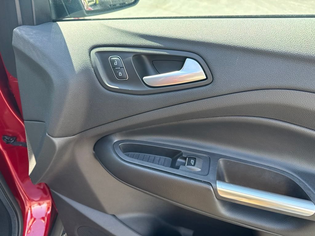 Used 2019 Ford Escape SE FWD image 36