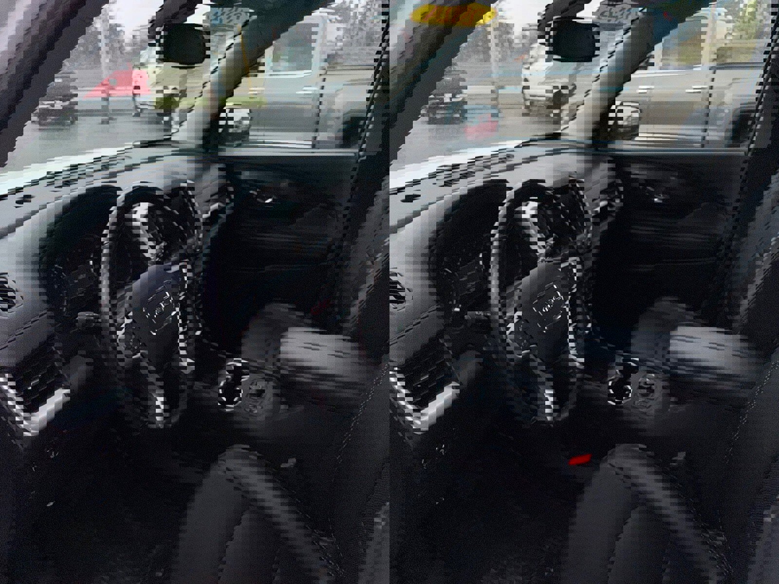 Used 2024 GMC Terrain SLT image 12