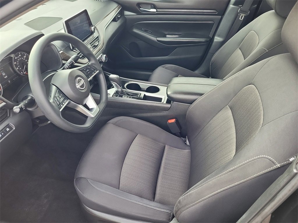 Used 2024 Nissan Altima 2.5 SV image 7