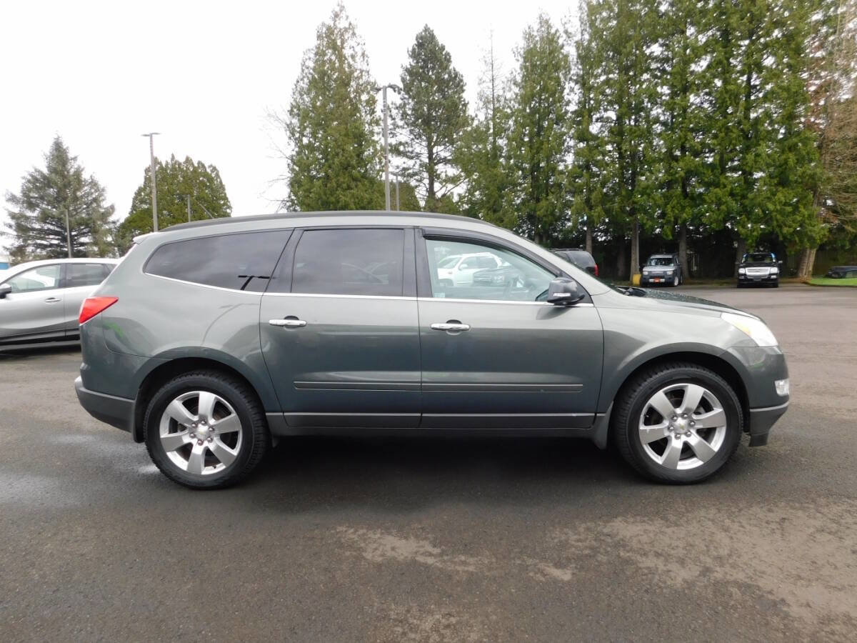 Used 2010 Chevrolet Traverse LT w/ LT Special Edition Package AWD/4WD image 19
