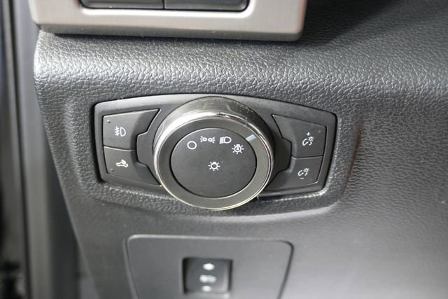 Used 2016 Ford F150 Platinum w/ Equipment Group 701A Luxury AWD/4WD image 21