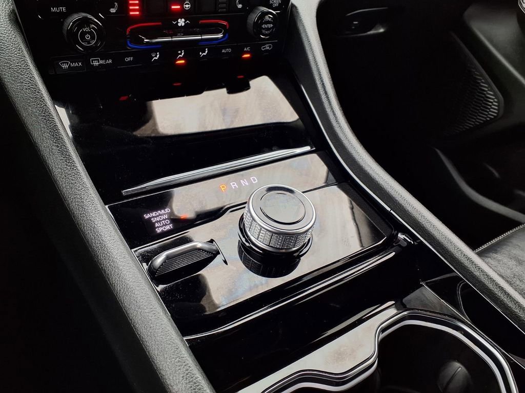 Used 2023 Jeep Grand Cherokee L Limited w/ Black Appearance Package image 11