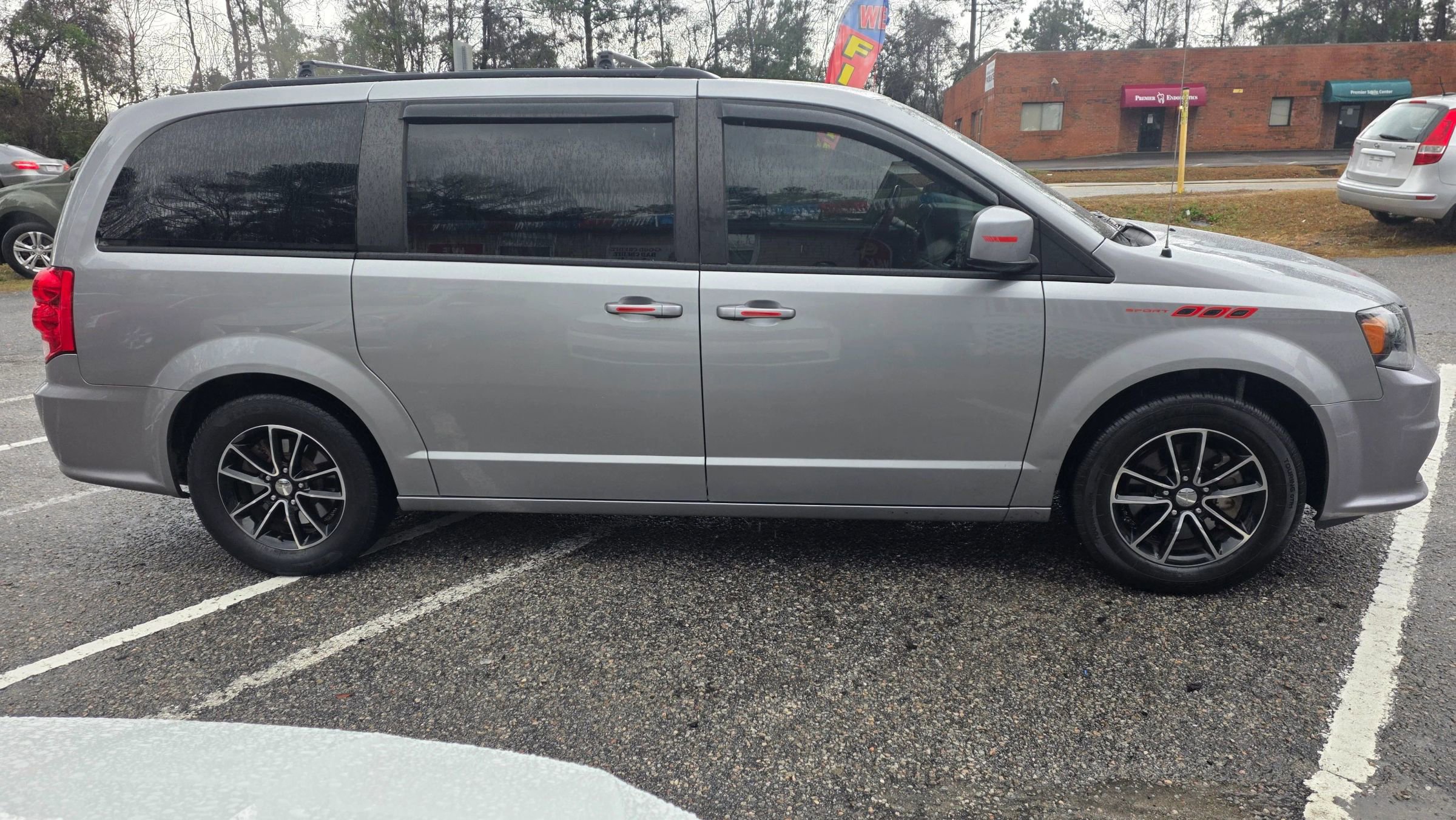 Used 2018 Dodge Grand Caravan GT image 4