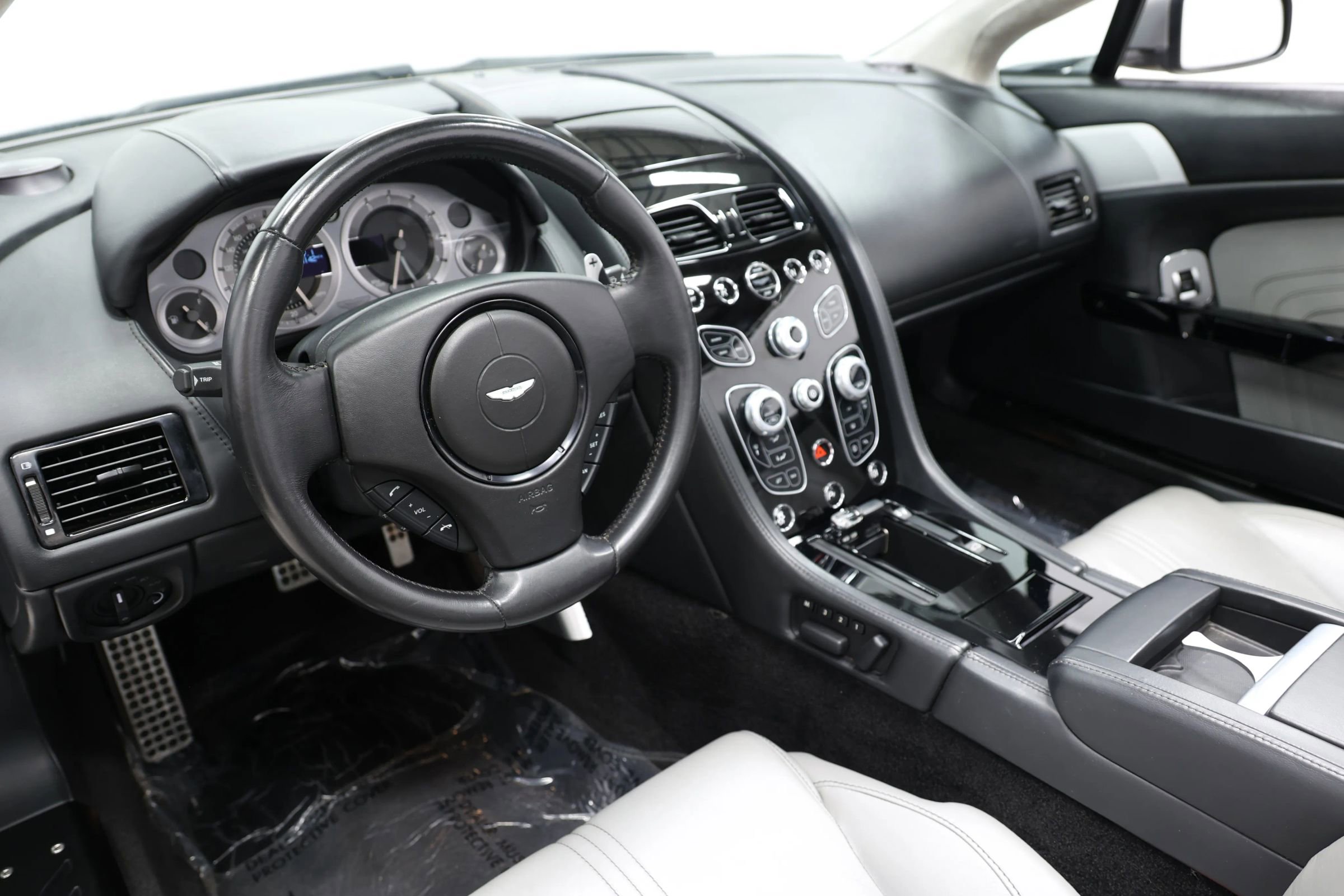 Used 2016 Aston Martin V8 Vantage S RWD image 2
