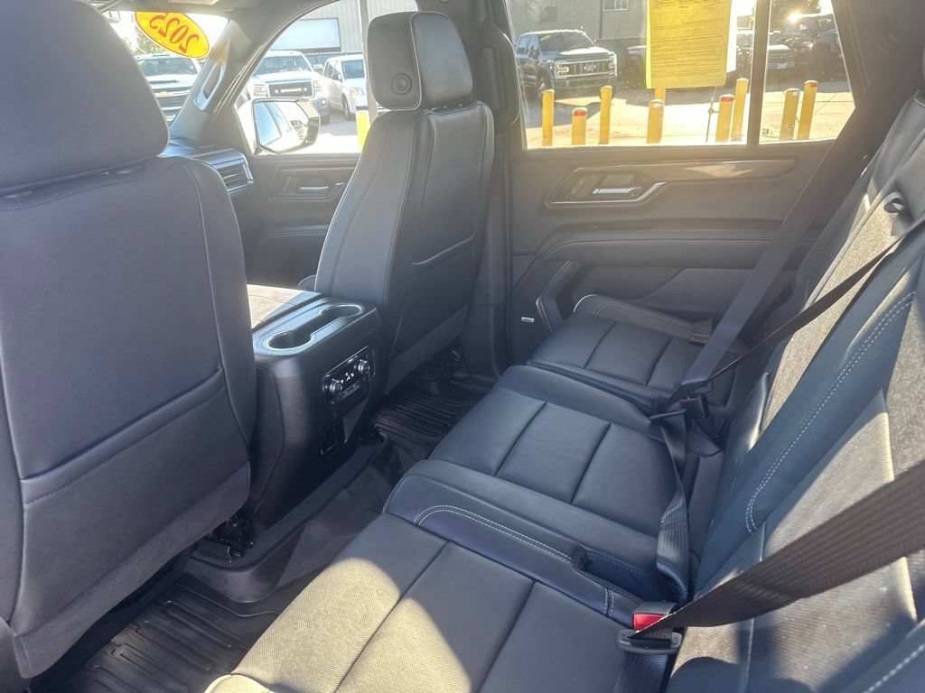 Used 2025 GMC Yukon Elevation AWD/4WD image 16