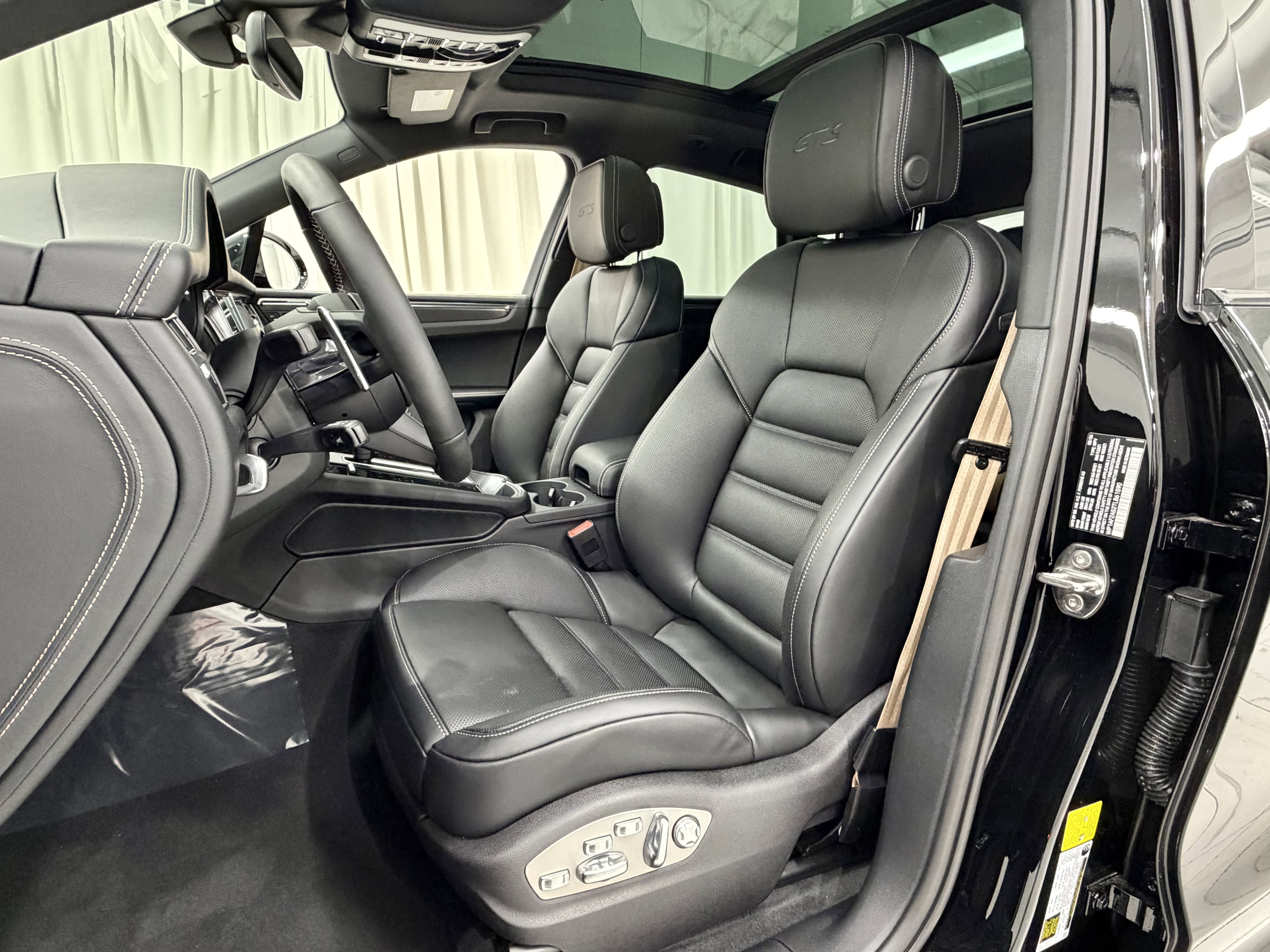 New 2026 Porsche Macan GTS image 34