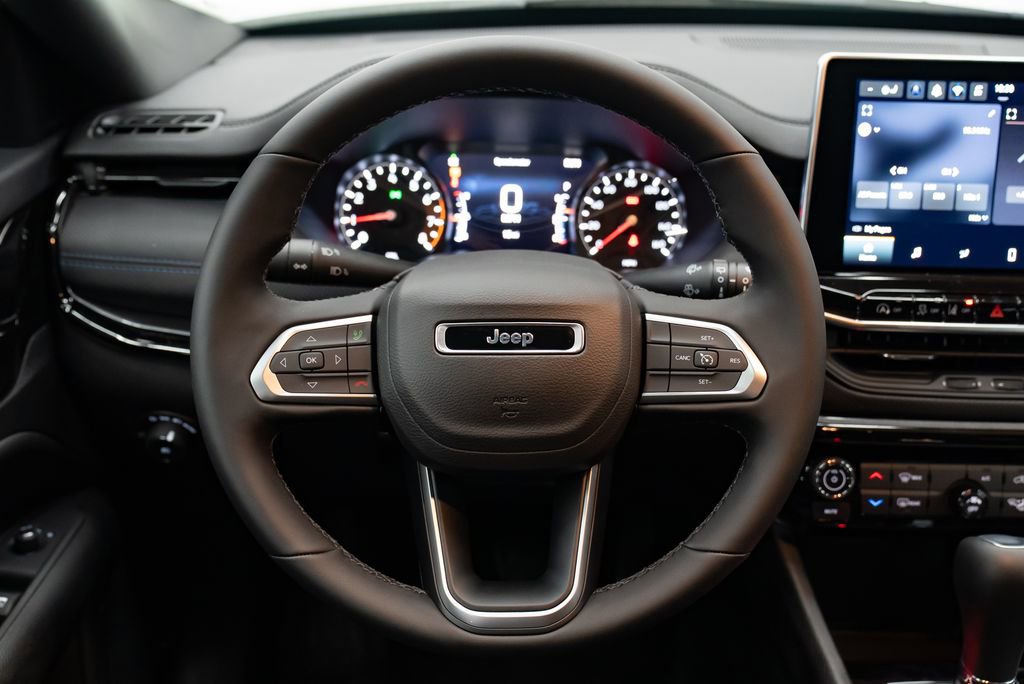 New 2026 Jeep Compass Latitude image 13