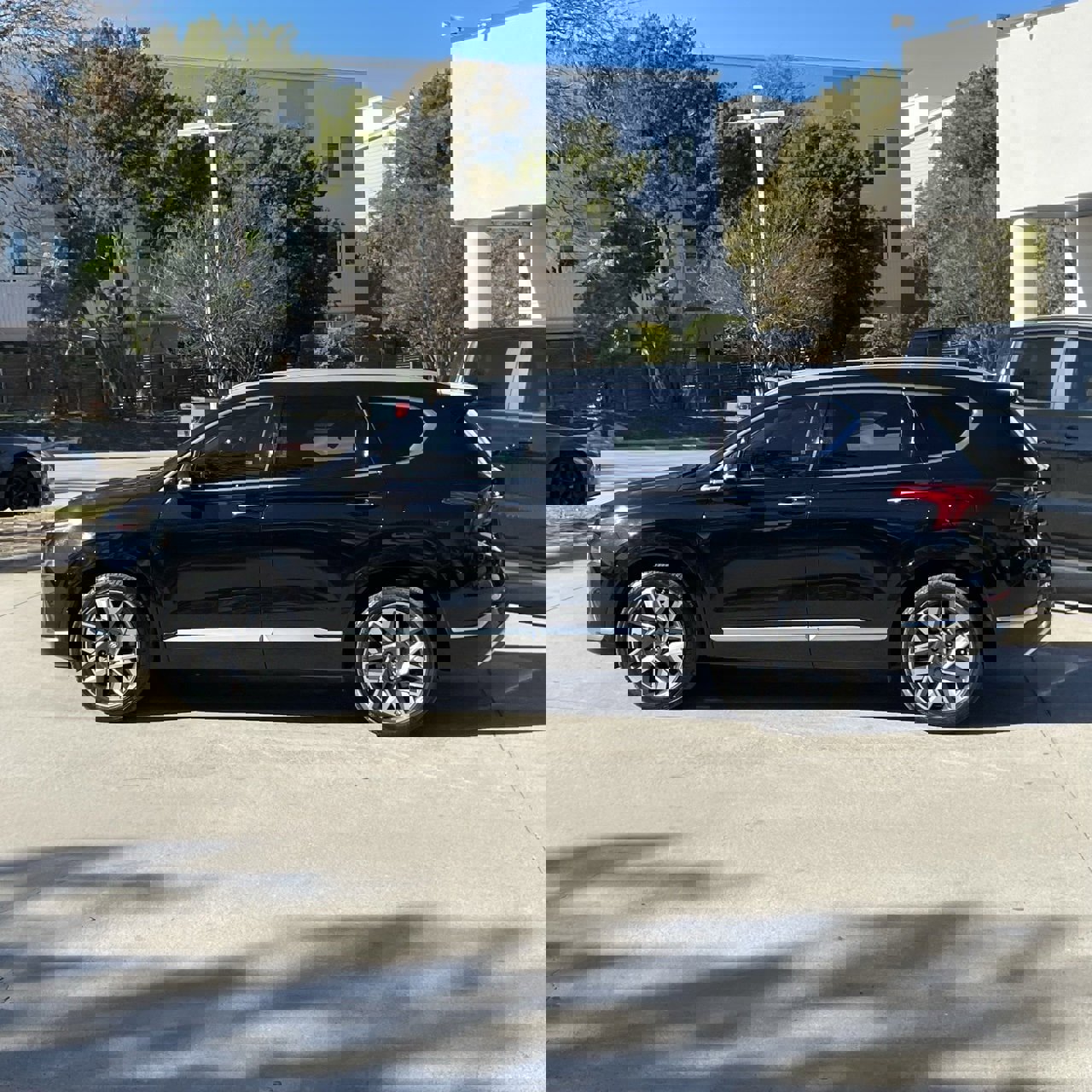 Used 2023 Hyundai Santa Fe Calligraphy image 3