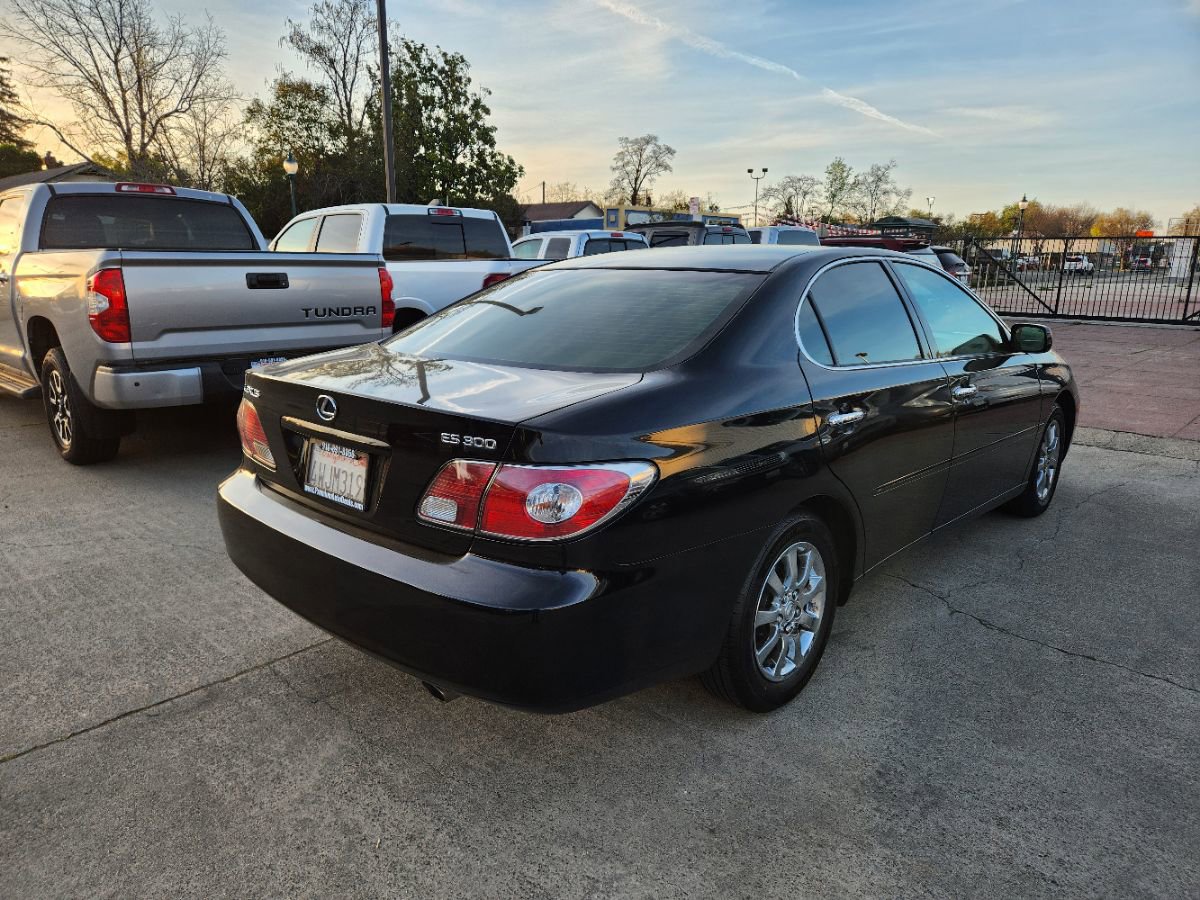 Used 2002 Lexus ES 330 FWD image 6