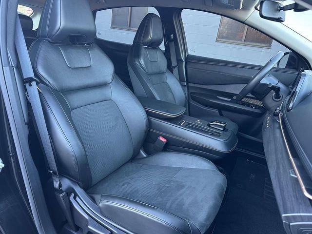 Used 2023 Nissan Ariya AWD image 10