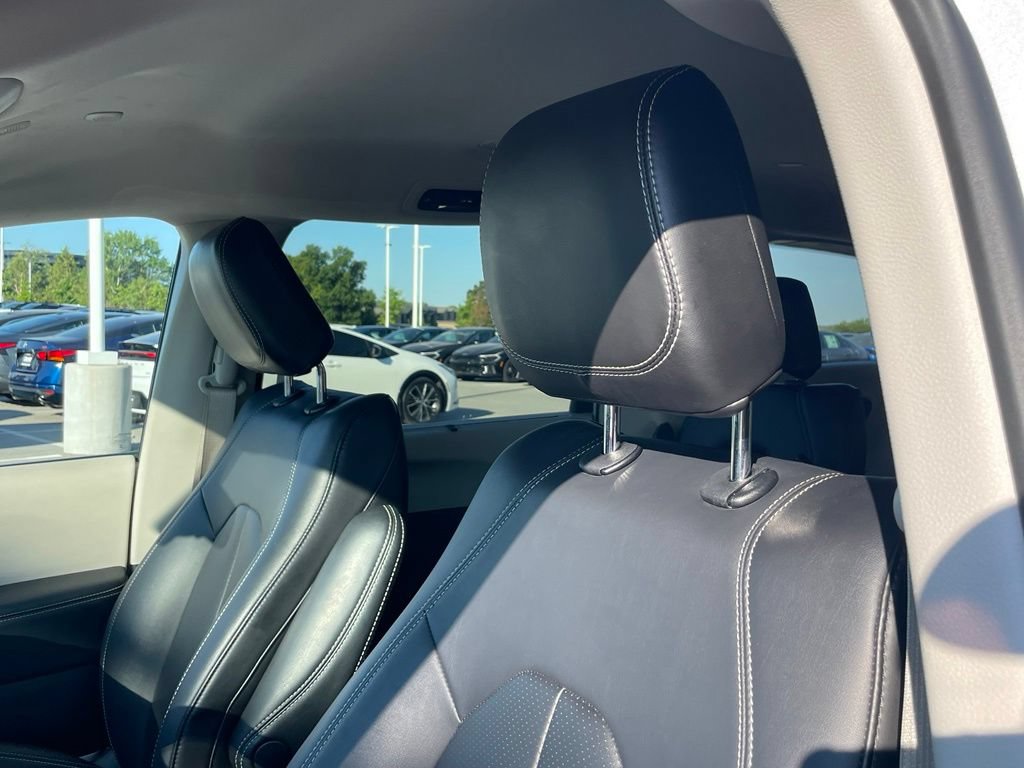 Used 2024 Chrysler Pacifica Touring-L FWD image 19