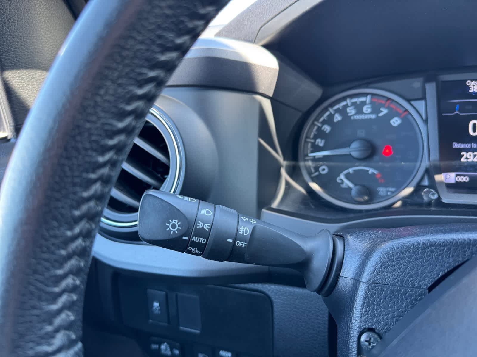 Used 2022 Toyota Tacoma TRD Off-Road AWD/4WD image 18