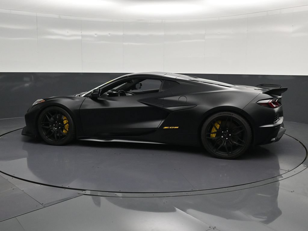 Used 2025 Chevrolet Corvette Z06 RWD image 8