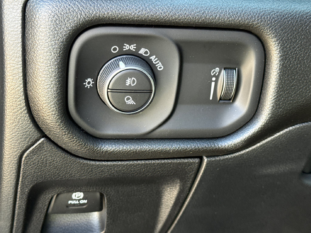 New 2026 RAM 1500 Express AWD/4WD image 22