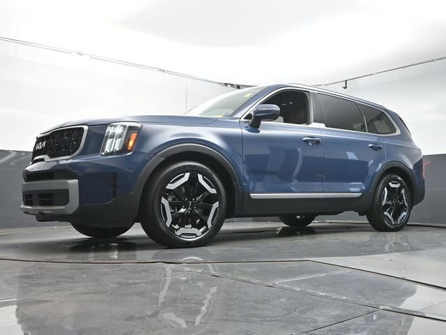 Used 2023 Kia Telluride EX image 37