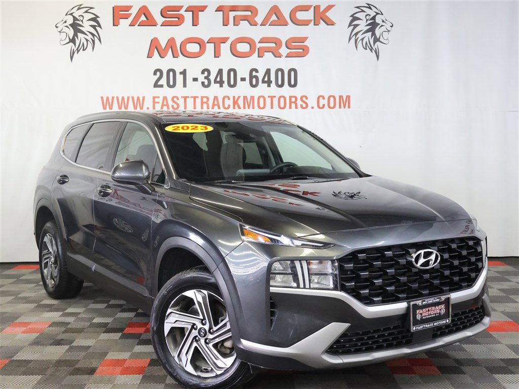 Used 2023 Hyundai Santa Fe SE image 3