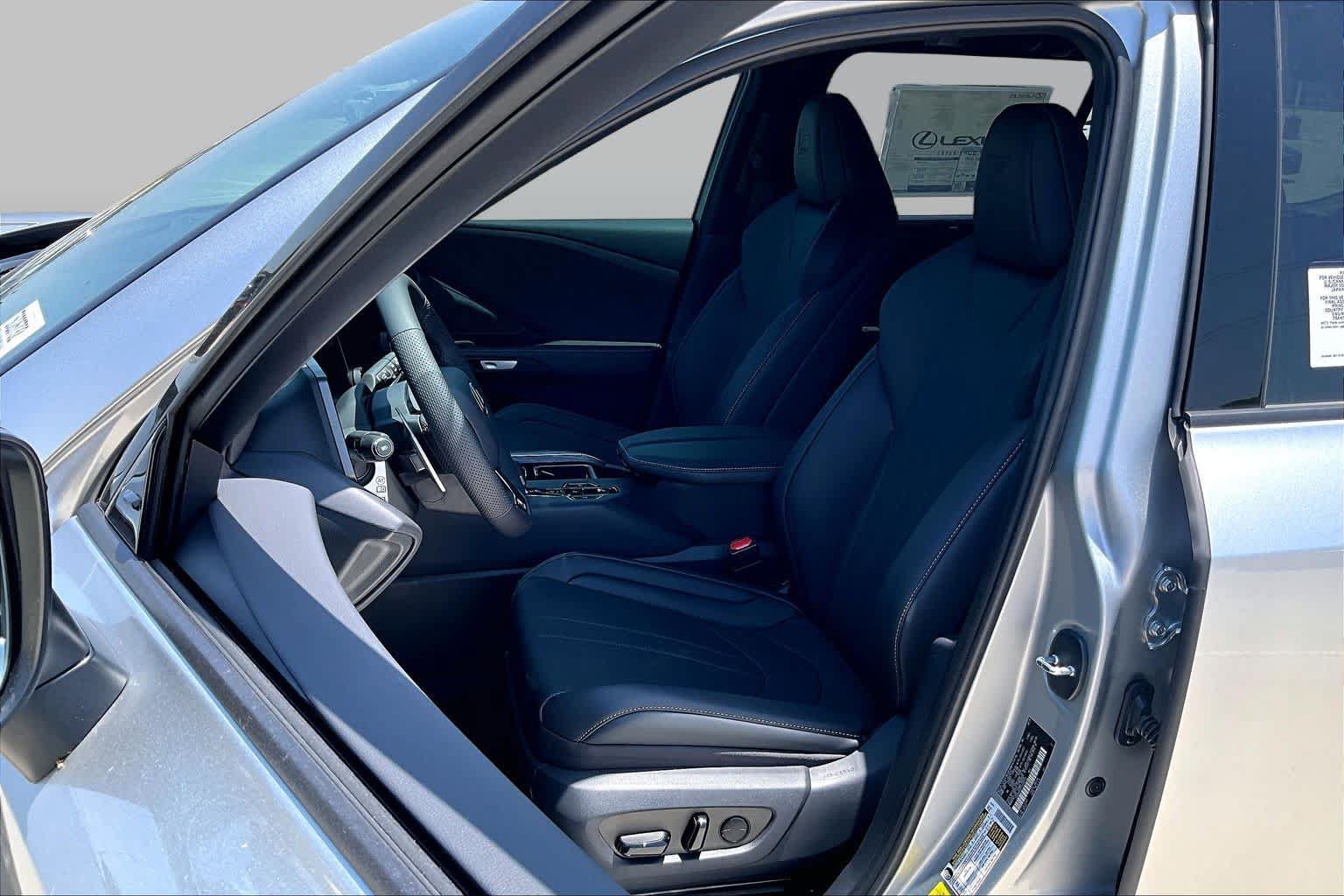 New 2026 Lexus TX 500h AWD image 17