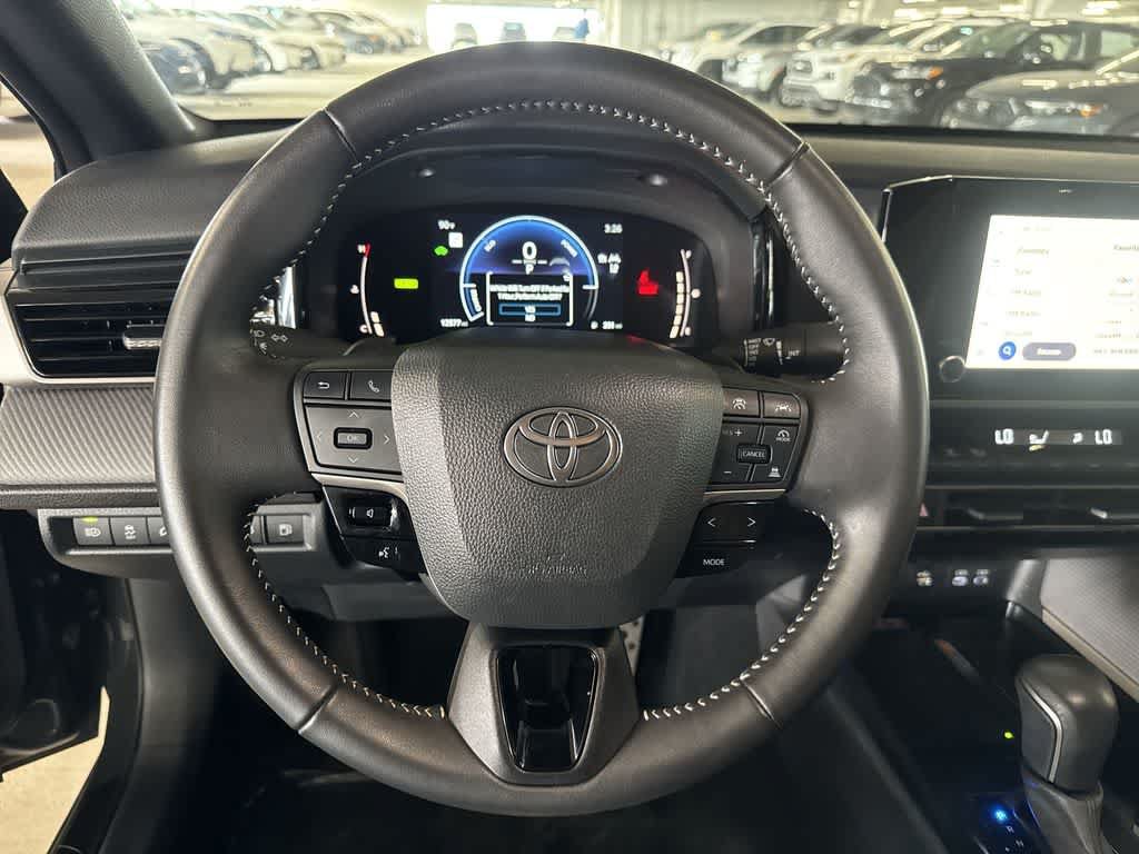 Used 2025 Toyota Camry SE FWD image 14