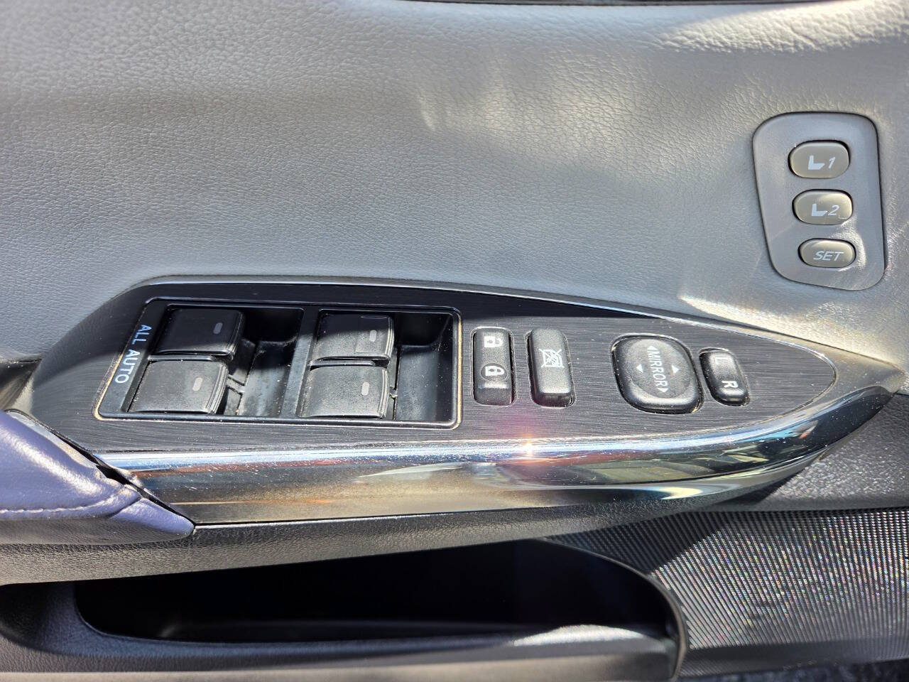 Used 2015 Toyota Avalon Limited FWD image 19