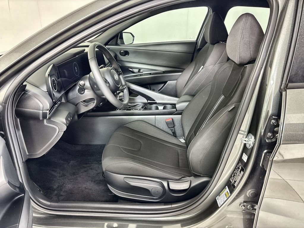 Certified 2025 Hyundai Elantra SEL FWD image 13