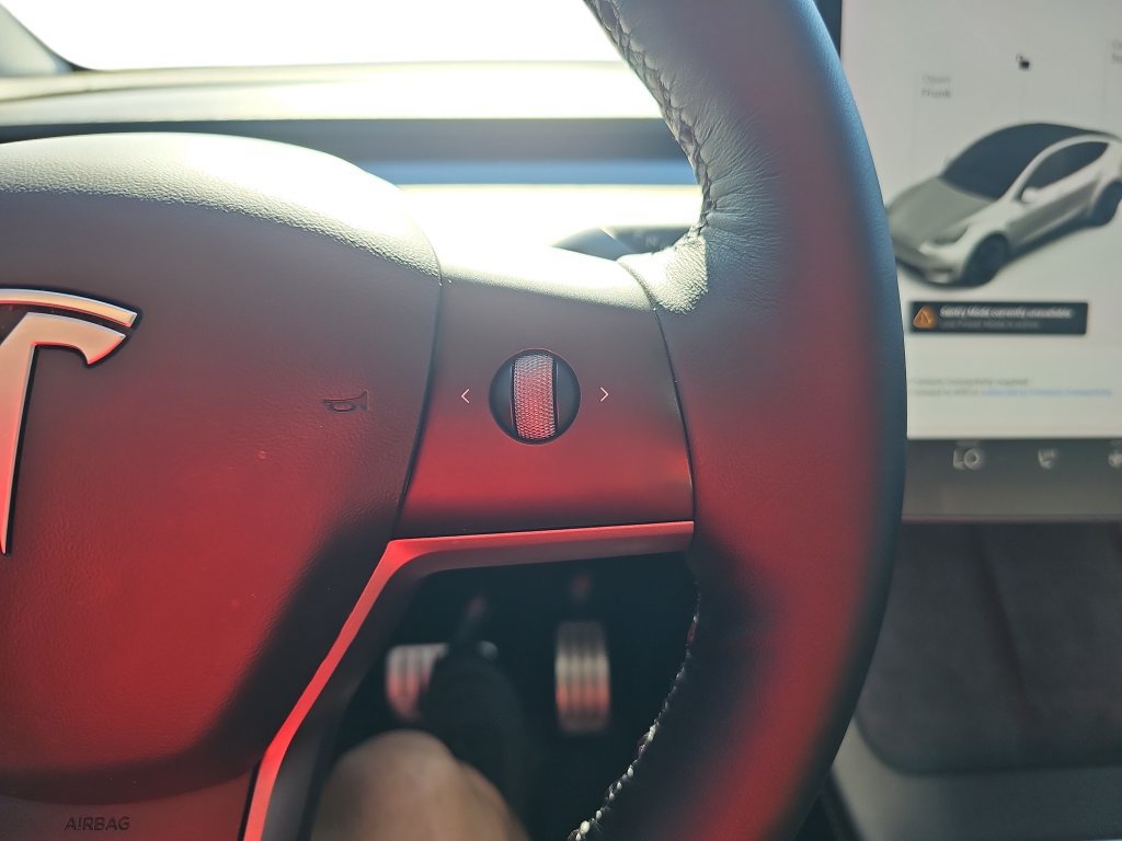 Used 2022 Tesla Model Y Performance AWD/4WD image 18