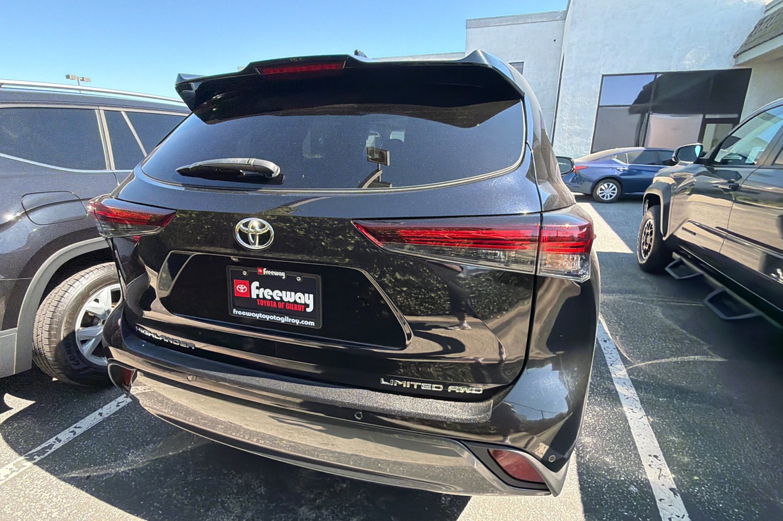 Used 2024 Toyota Highlander Limited AWD/4WD image 6