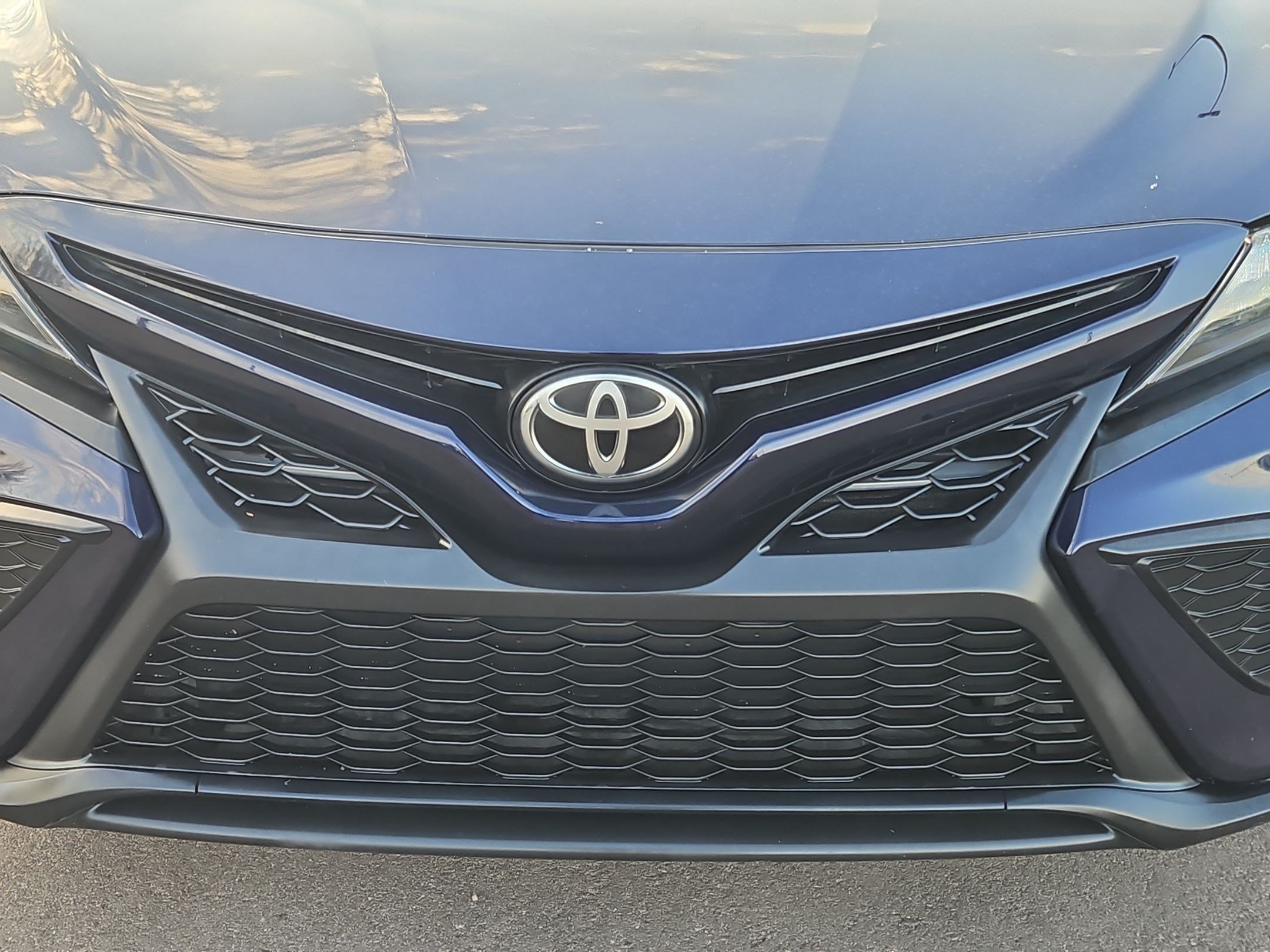 Used 2021 Toyota Camry SE w/ Convenience Package FWD image 9