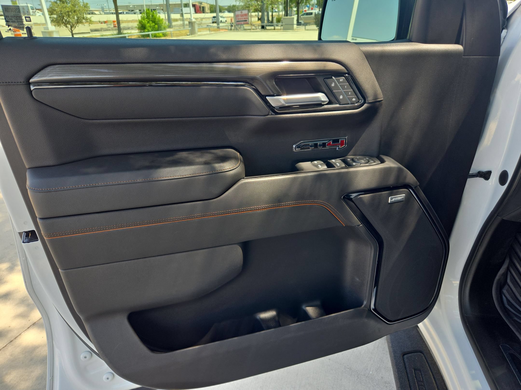 Certified 2022 GMC Sierra 1500 AT4 w/ AT4 Premium Package AWD/4WD image 11