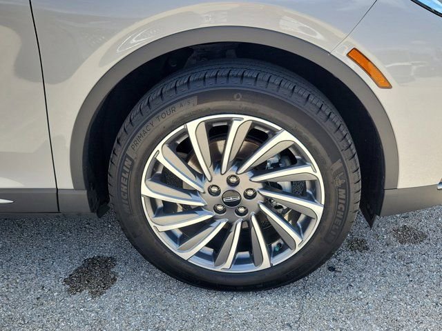 Certified 2024 Lincoln Corsair Reserve FWD image 9