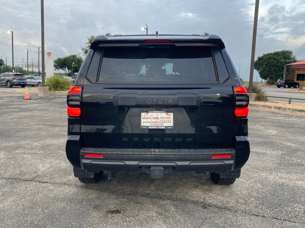 Certified 2025 Toyota 4Runner SR5 AWD/4WD image 5