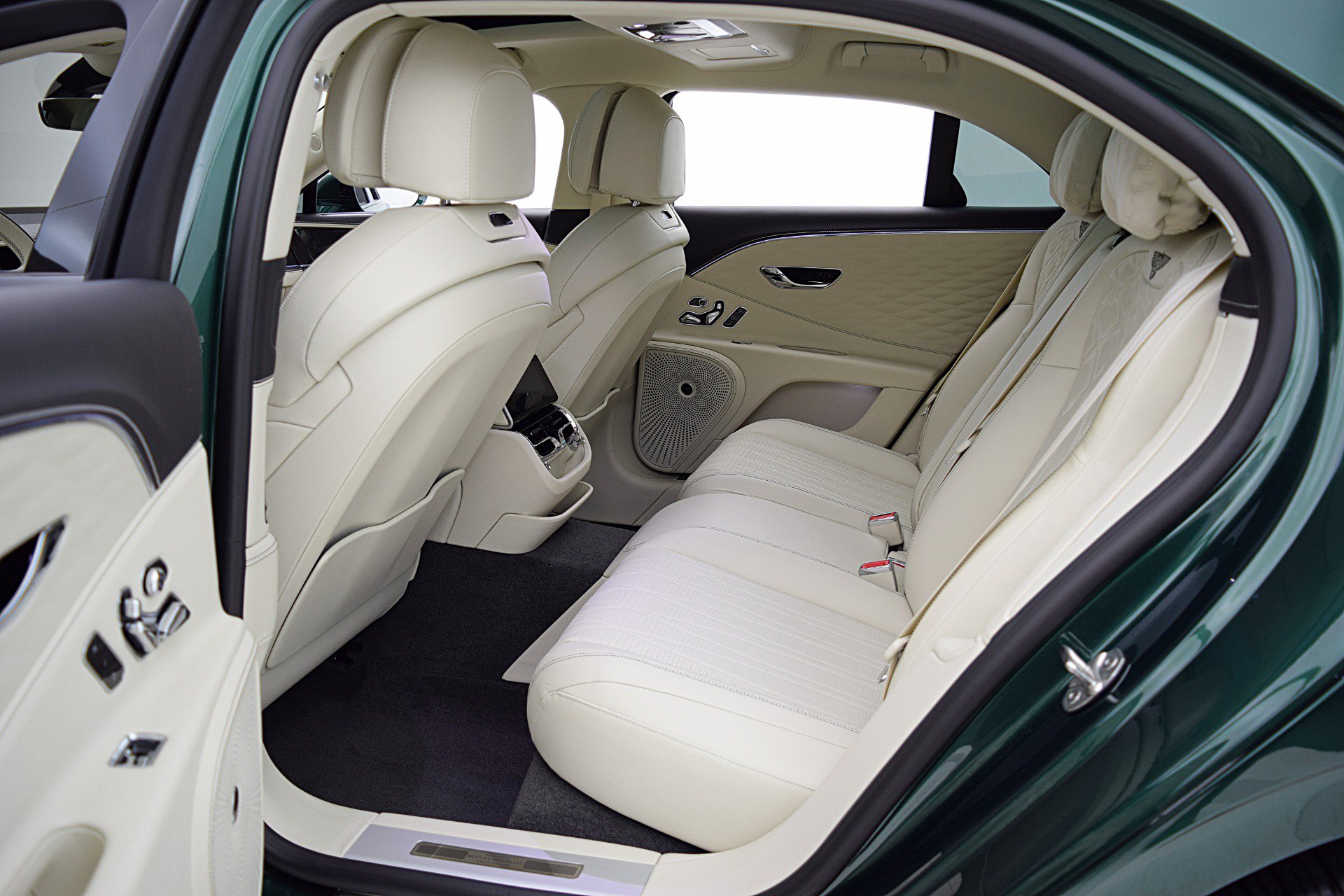 Certified 2022 Bentley Flying Spur V8 AWD/4WD image 36