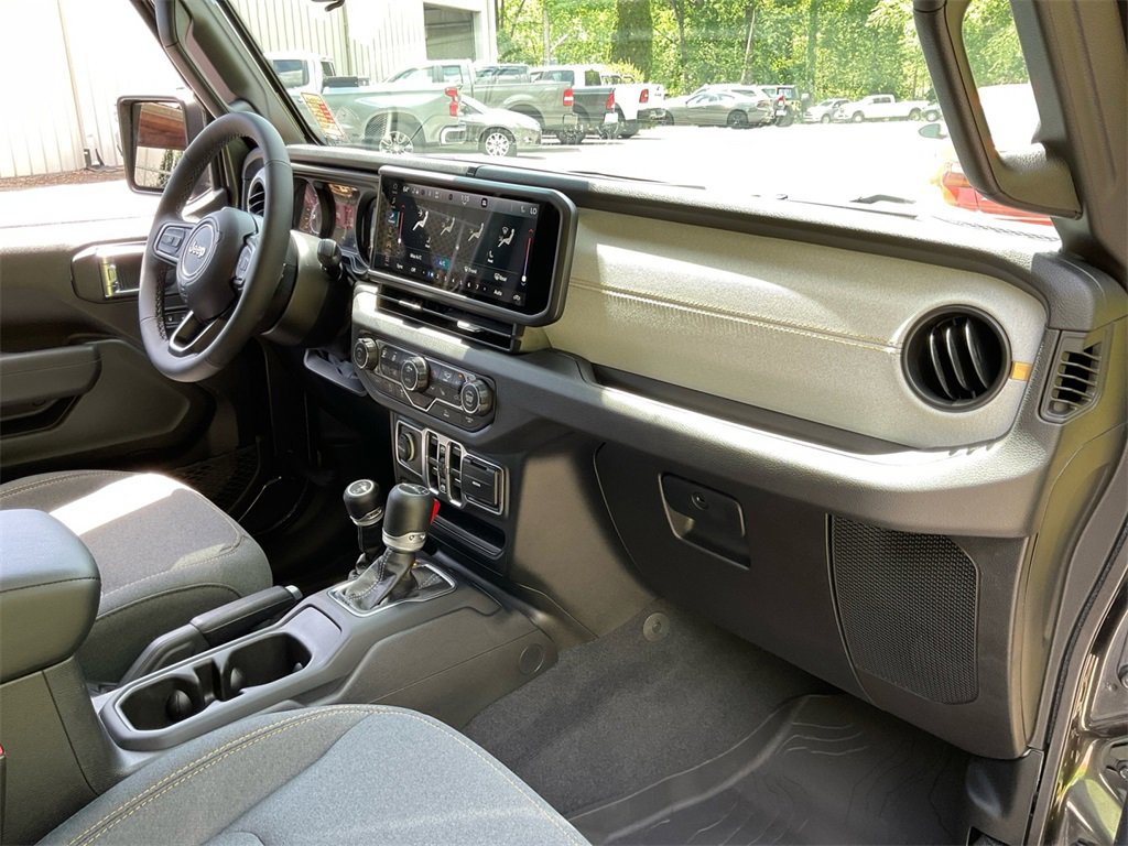 New 2025 Jeep Gladiator Sport image 18