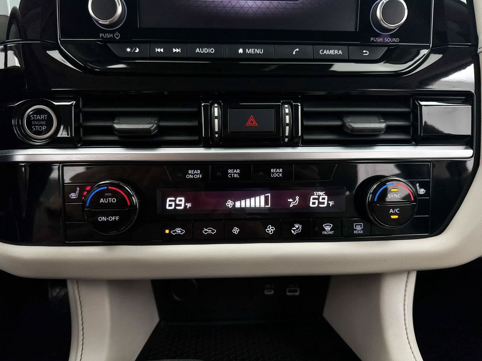 Used 2022 Nissan Pathfinder SV FWD image 24