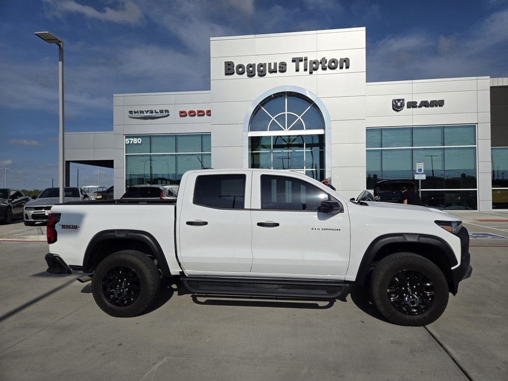 Used 2024 Chevrolet Colorado Trail Boss w/ Technology Package image 2