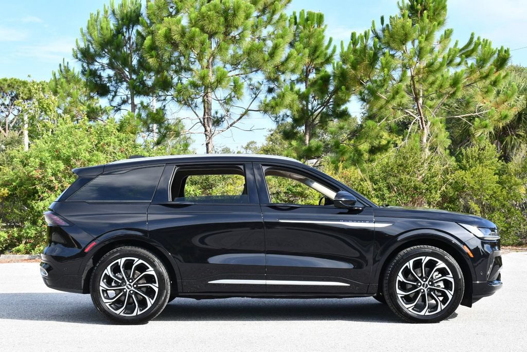 Used 2024 Lincoln Nautilus Reserve w/ Equipment Group 203A AWD/4WD image 35
