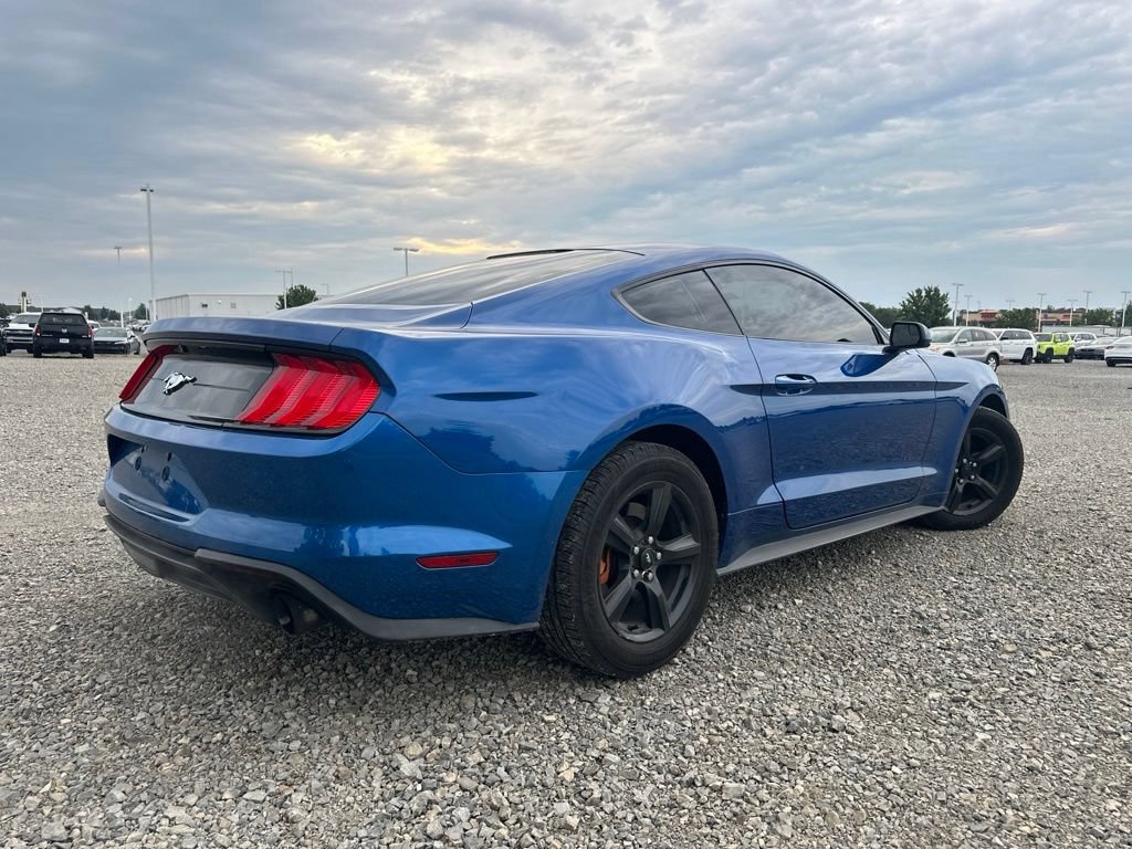 Used 2018 Ford Mustang Coupe RWD image 9