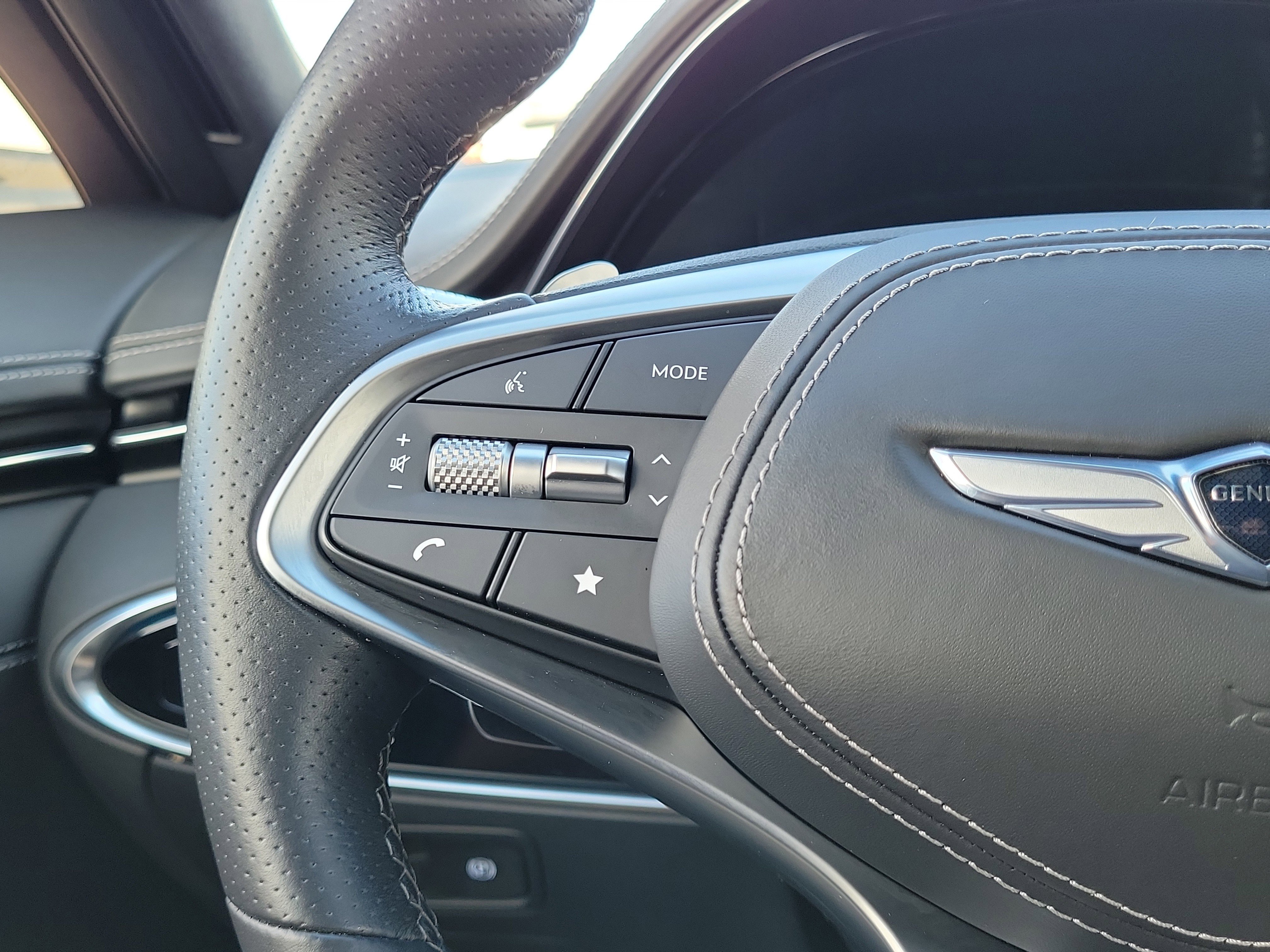 Used 2025 Genesis GV70 3.5T Sport w/ Sport Advanced Package image 14