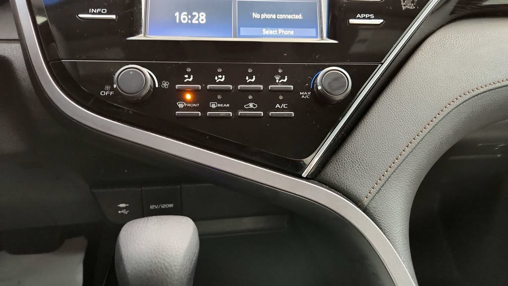 Certified 2018 Toyota Camry LE FWD image 30