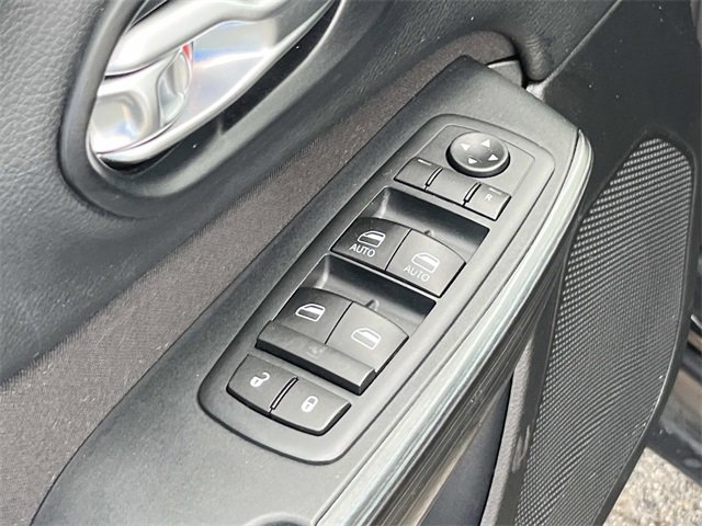 Certified 2016 Jeep Cherokee Latitude w/ Comfort/Convenience Group image 25